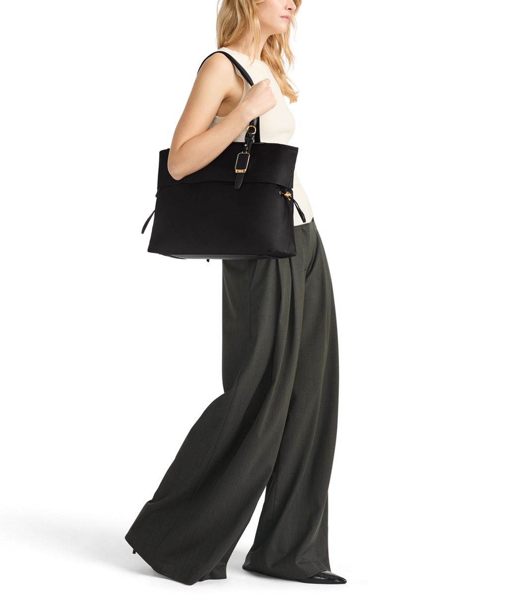 Cam Large Tote 7 Cam Large Tote